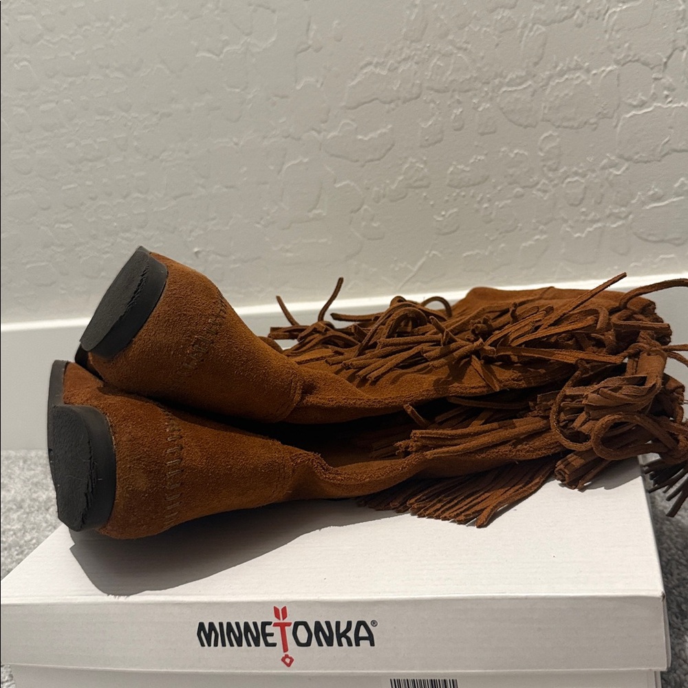 Minnetonka Women's Moccasin Fringe Boots - Tan - Picture 7 of 7